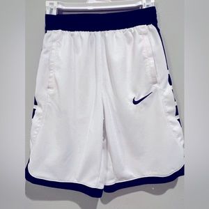 Nike Dri-Fit big kids (boy’s) basketball shorts size Large